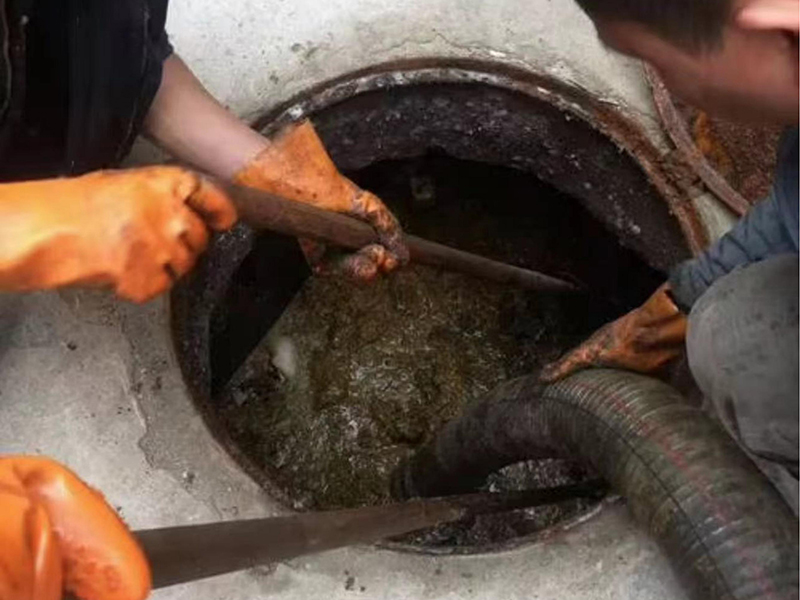 徐汇清理化粪池时如何避免沼气的危害?